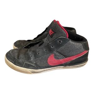 nike shoes 6.5Y # 526705-016 Black/Red
